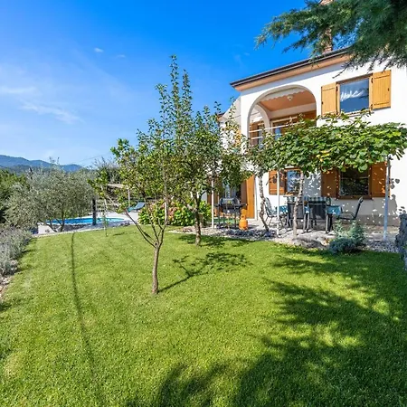 Vacation Helga Apartman *